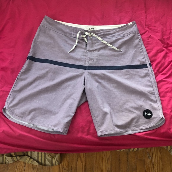 Quiksilver board shorts  36 - Picture 1 of 6